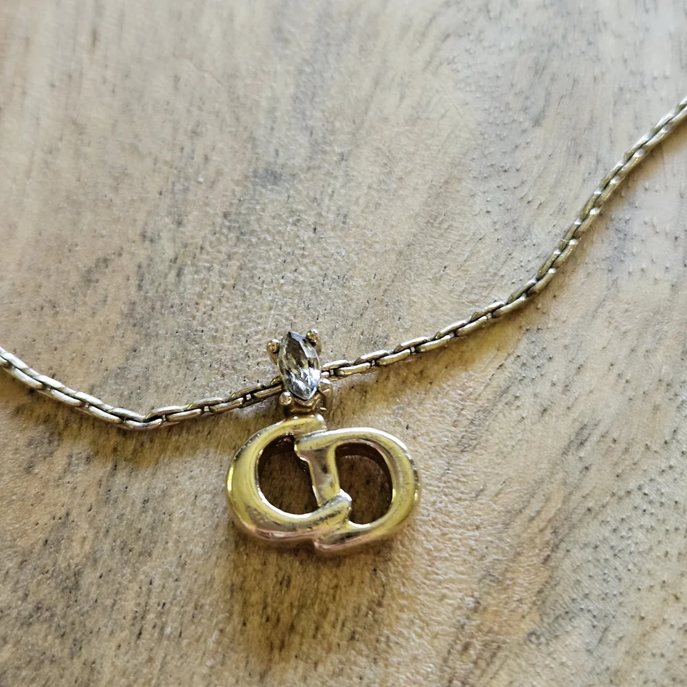 Elegant DIOR Gold Necklace with Interlocking Pendant - Picture 4 of 10